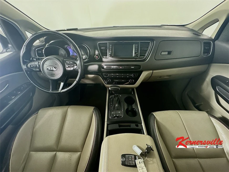 2017 Kia Carnival - Image 10 of 21