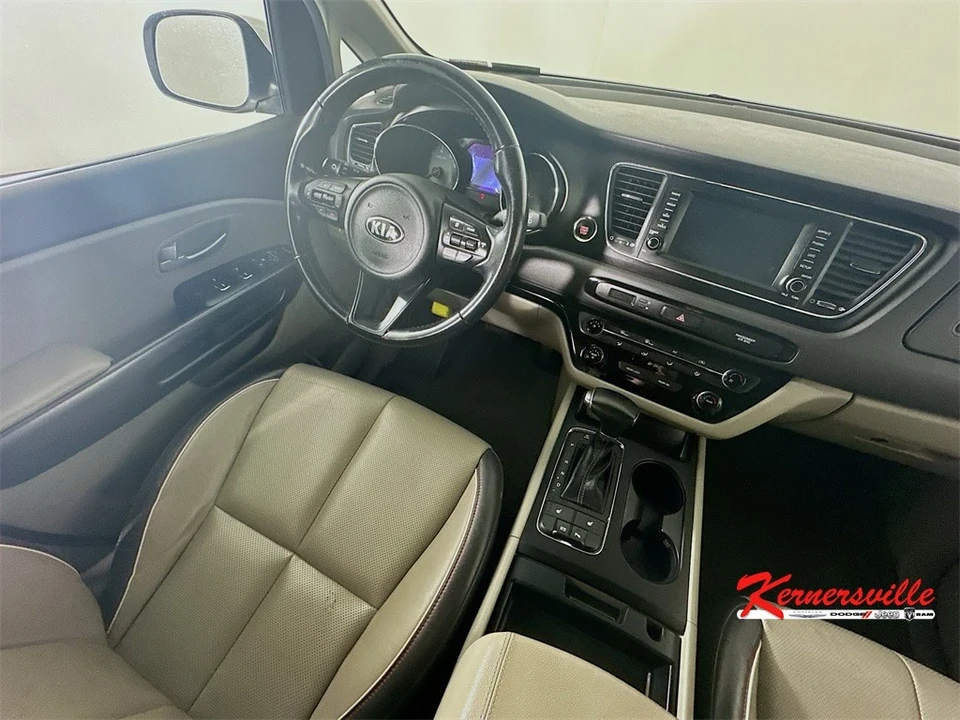 2017 Kia Carnival - Image 9 of 21