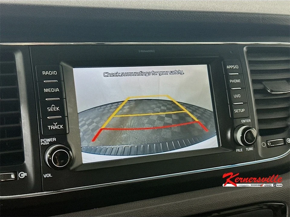 2017 Kia Carnival - Image 19 of 21