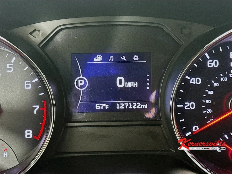 2017 Kia Carnival - Image 15 of 21