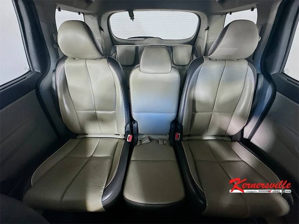 2017 Kia Carnival - Image 13 of 21