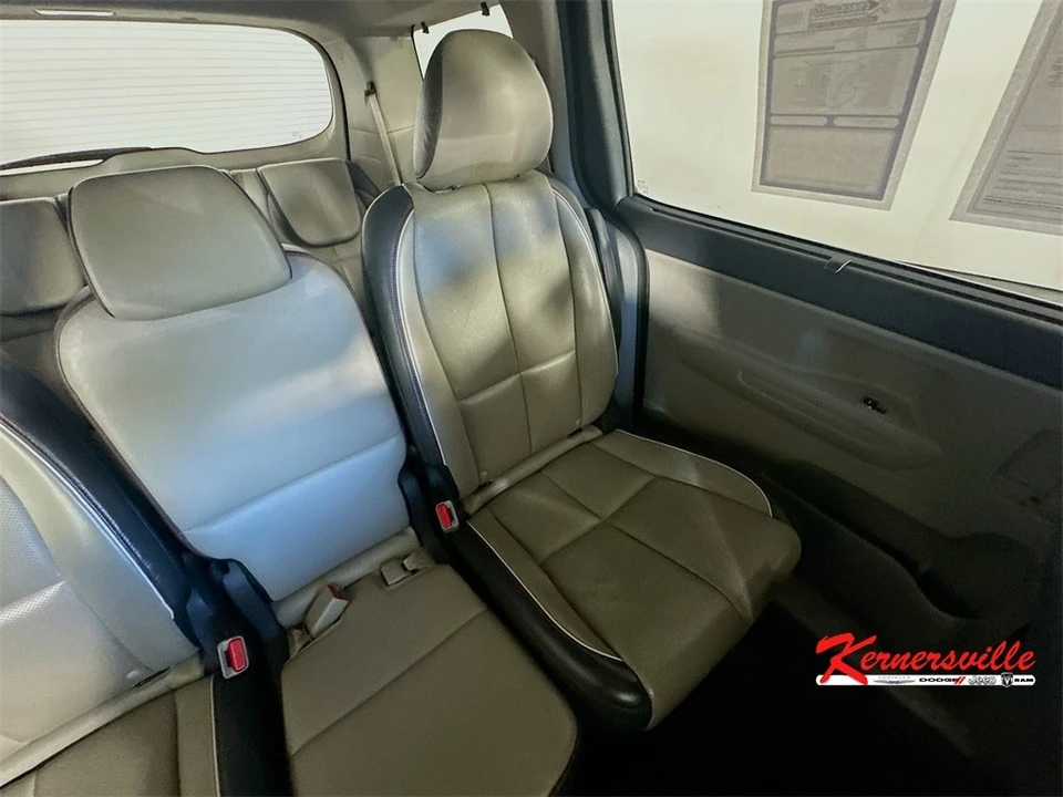 2017 Kia Carnival - Image 14 of 21