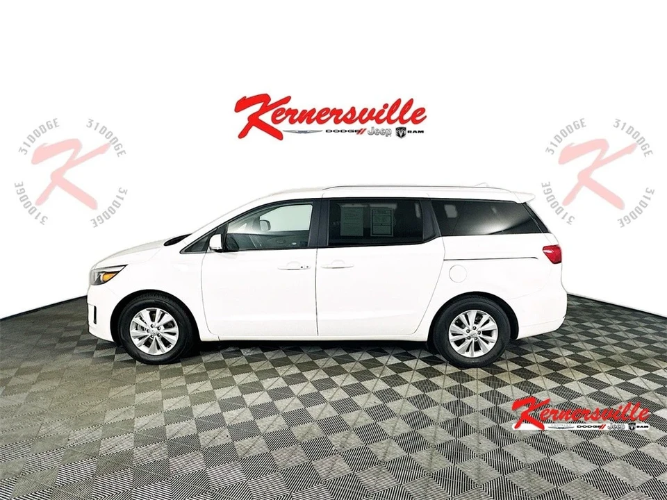 2017 Kia Carnival - Image 4 of 21