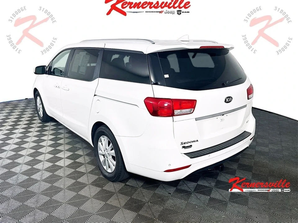 2017 Kia Carnival - Image 5 of 21