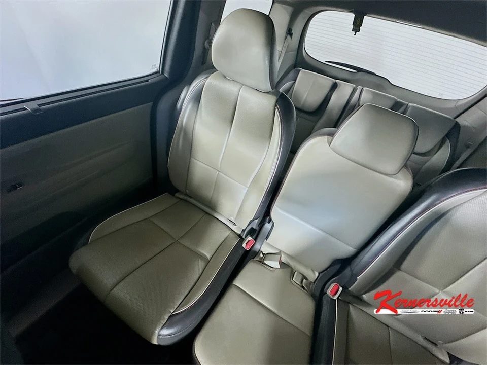 2017 Kia Carnival - Image 12 of 21