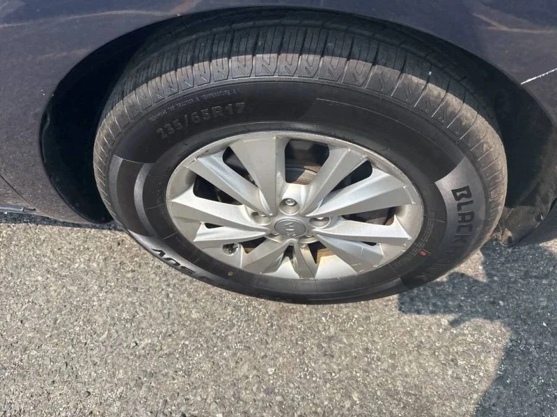 2017 Kia - Image 6 of 12