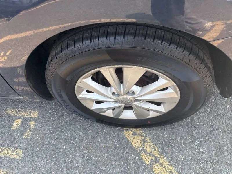 2017 Kia - Image 8 of 12