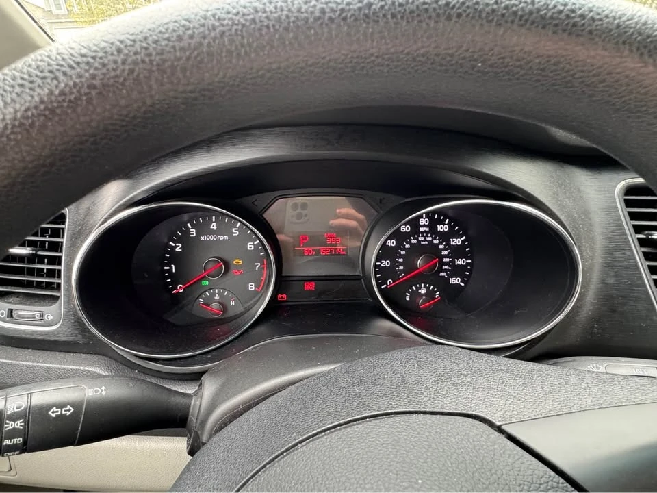 2017 Kia Carnival - Image 7 of 10