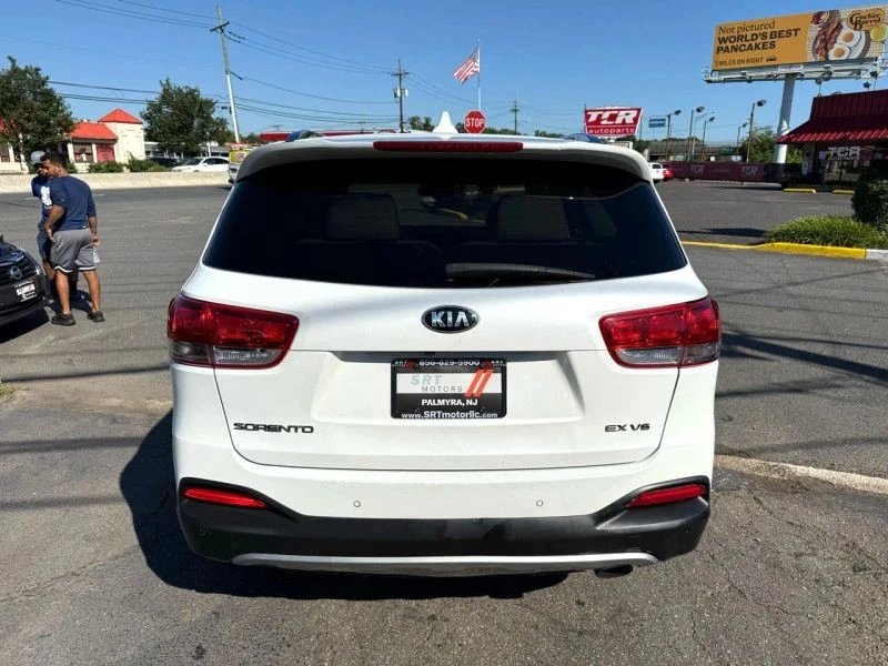 2017 Kia Sorento - Image 7 of 12