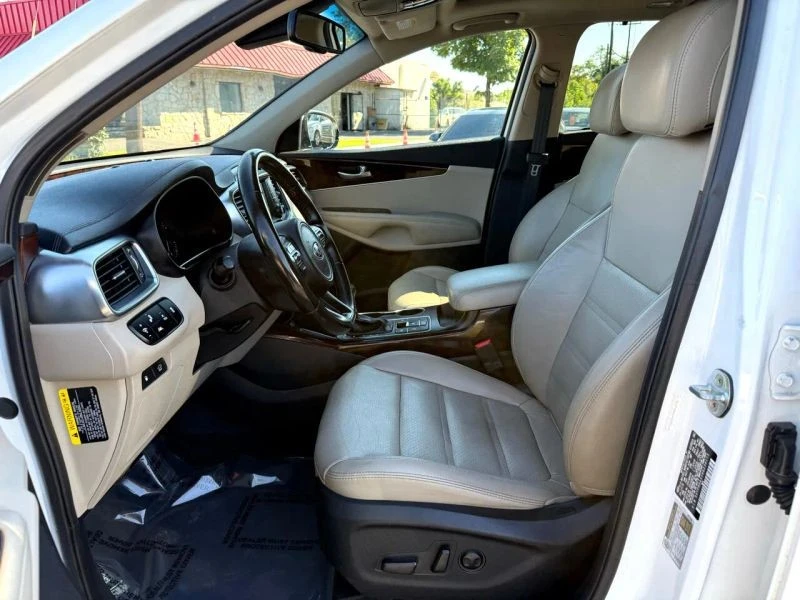2017 Kia Sorento - Image 9 of 12