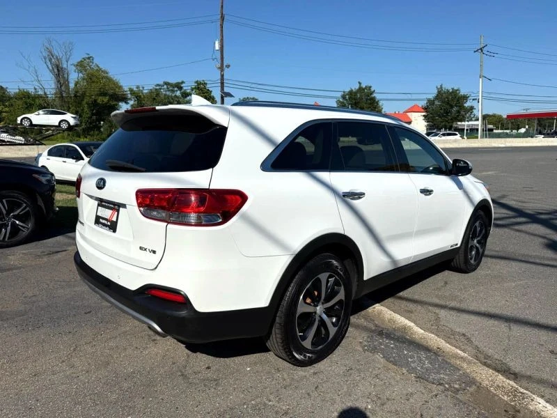 2017 Kia Sorento - Image 8 of 12