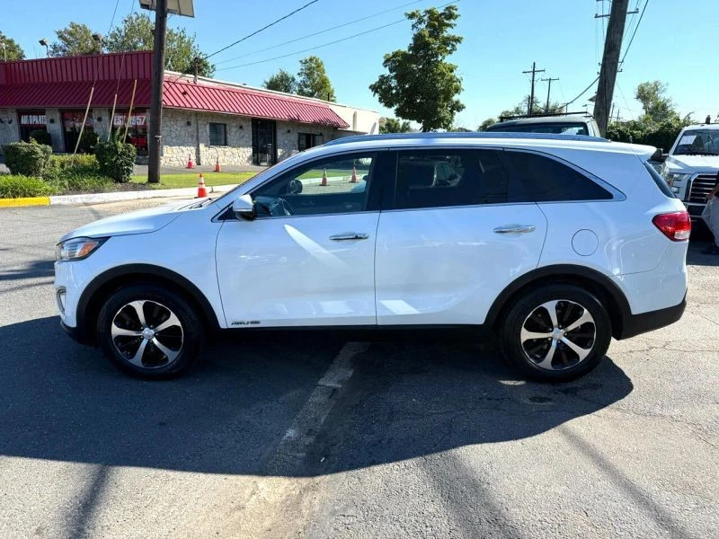 2017 Kia Sorento - Image 5 of 12