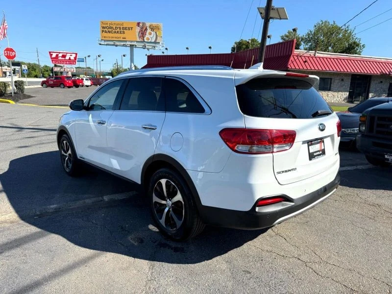 2017 Kia Sorento - Image 6 of 12