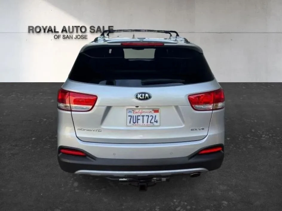 2017 Kia Sorento - Image 3 of 4