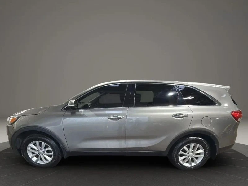 2017 Kia Sorento - Image 8 of 12