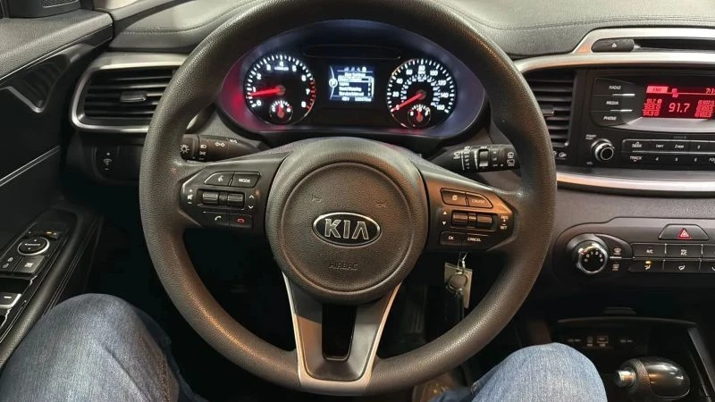 2017 Kia Sorento - Image 10 of 12