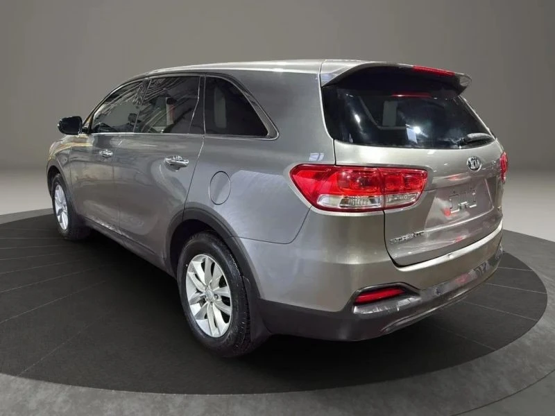 2017 Kia Sorento - Image 7 of 12