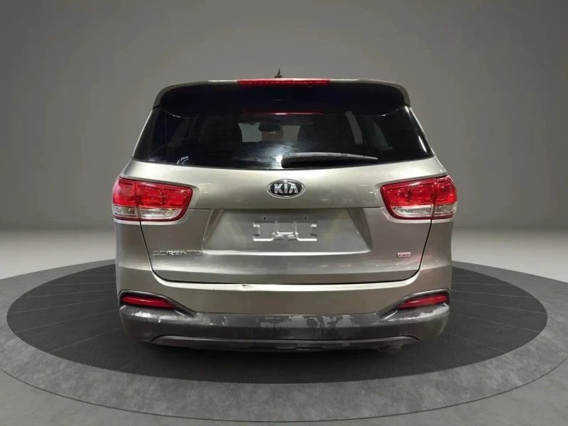 2017 Kia Sorento - Image 6 of 12