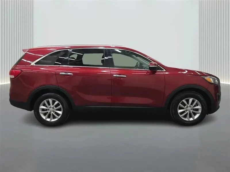 2017 Kia Sorento - Image 6 of 12