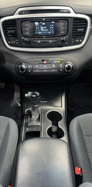 2017 Kia Sorento - Image 18 of 21