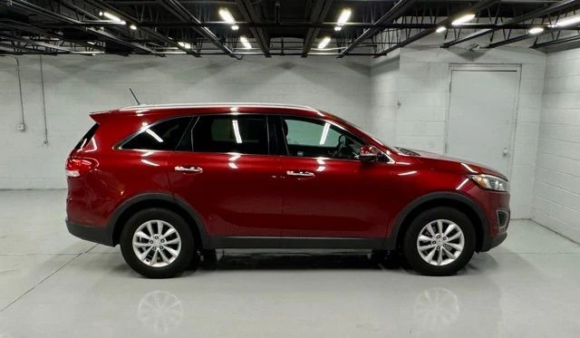 2017 Kia Sorento - Image 7 of 21