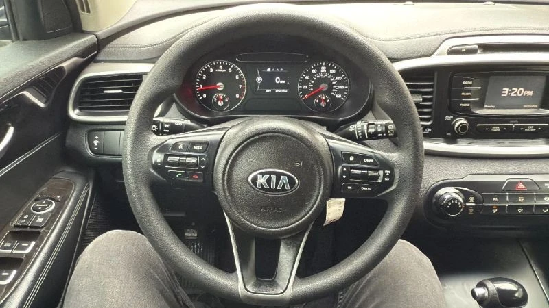 2017 Kia Sorento - Image 10 of 12