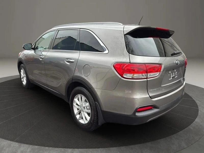 2017 Kia Sorento - Image 7 of 12