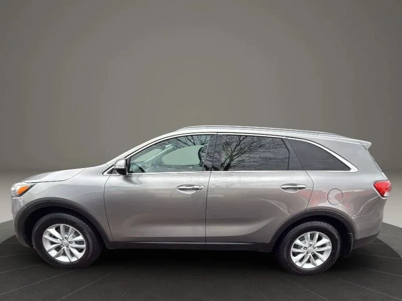 2017 Kia Sorento - Image 8 of 12