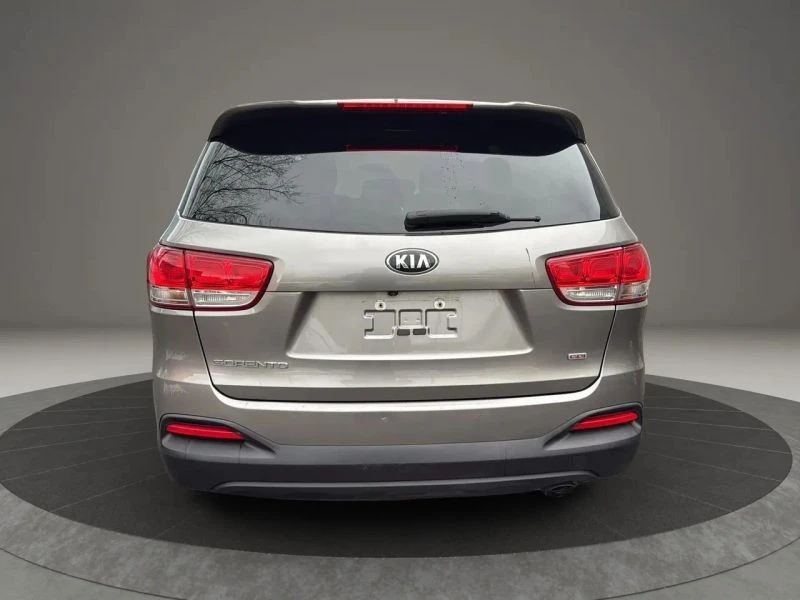 2017 Kia Sorento - Image 6 of 12