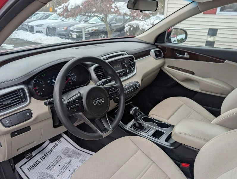 2017 Kia Sorento - Image 8 of 12
