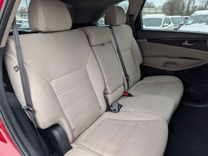 2017 Kia Sorento - Image 11 of 12