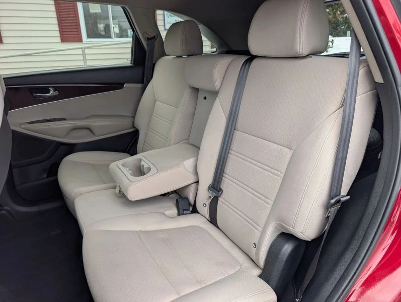 2017 Kia Sorento - Image 10 of 12