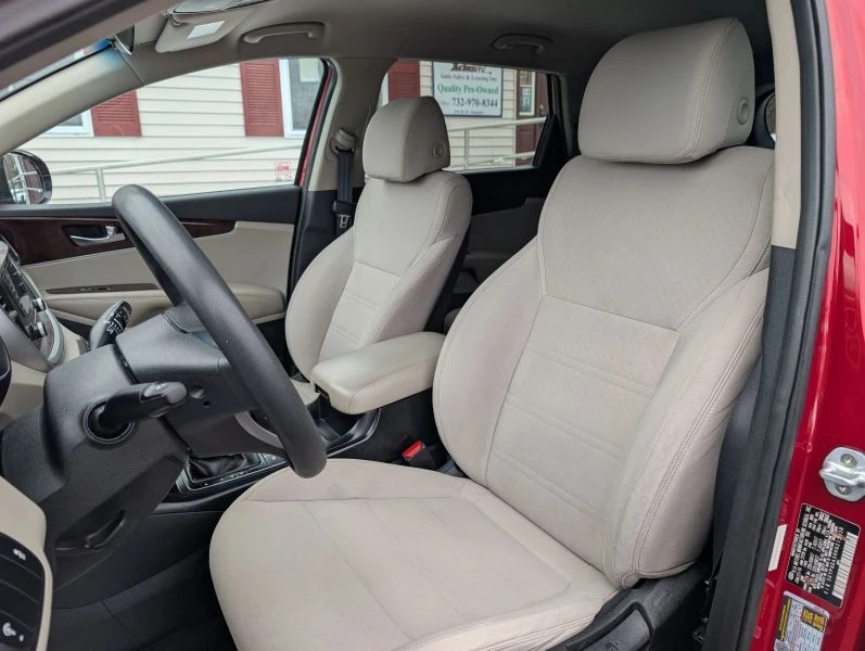 2017 Kia Sorento - Image 9 of 12