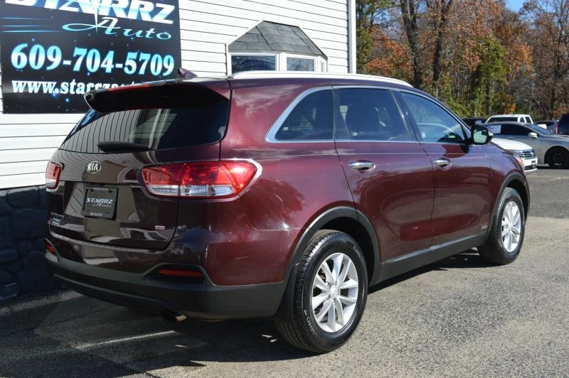 2017 Kia Sorento - Image 5 of 12