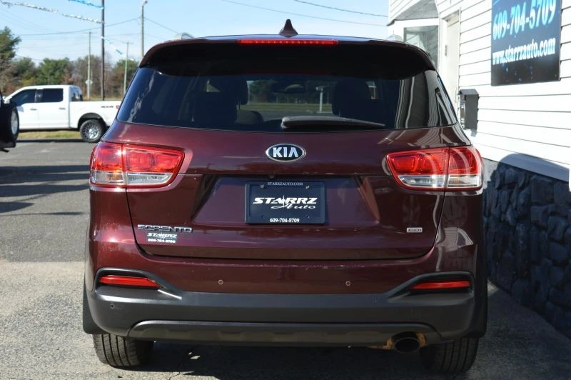 2017 Kia Sorento - Image 4 of 12