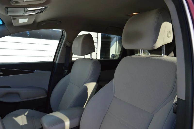 2017 Kia Sorento - Image 11 of 12