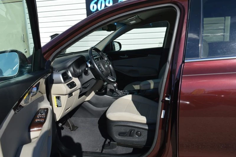 2017 Kia Sorento - Image 10 of 12
