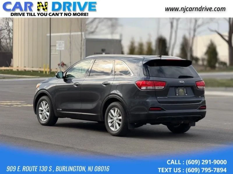 2017 Kia Sorento - Image 7 of 12