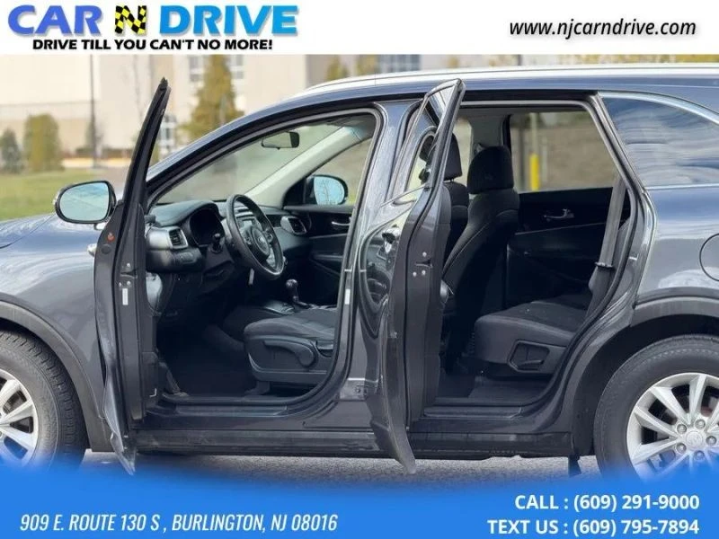 2017 Kia Sorento - Image 10 of 12