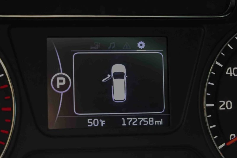 2017 Kia Sorento - Image 8 of 12