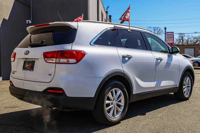 2017 Kia Sorento - Image 6 of 12