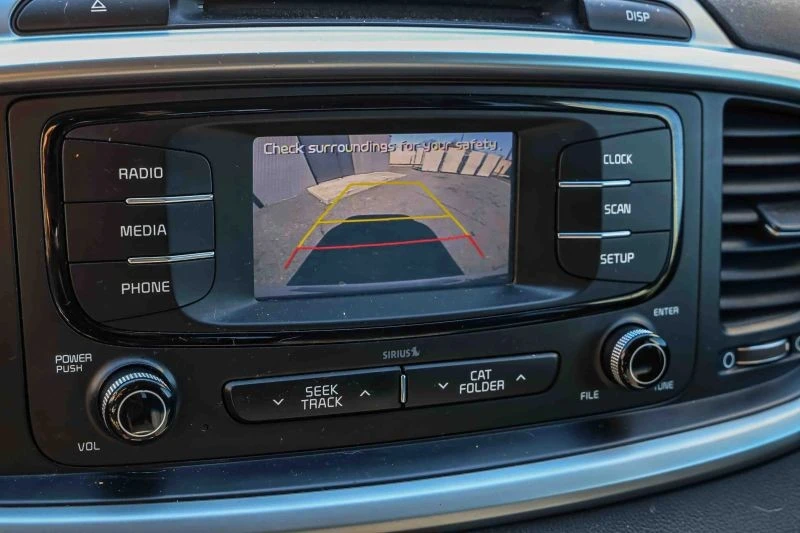 2017 Kia Sorento - Image 11 of 12