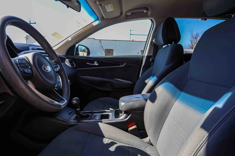 2017 Kia Sorento - Image 9 of 12