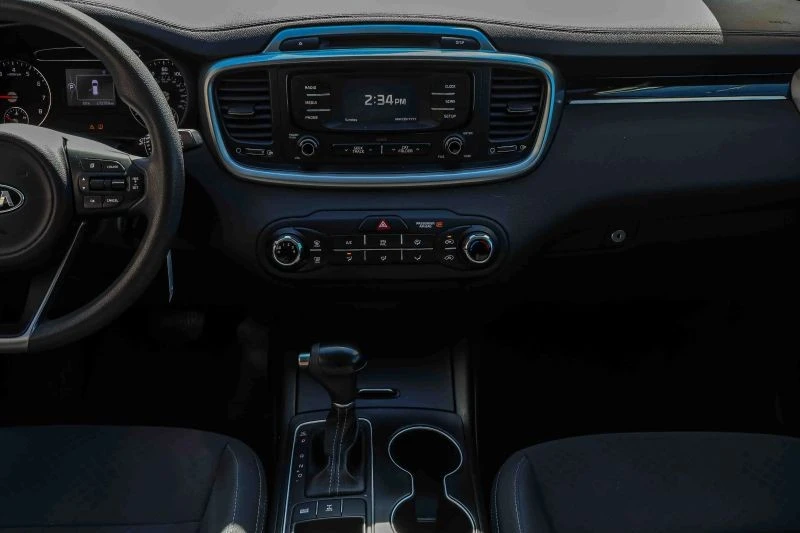 2017 Kia Sorento - Image 10 of 12