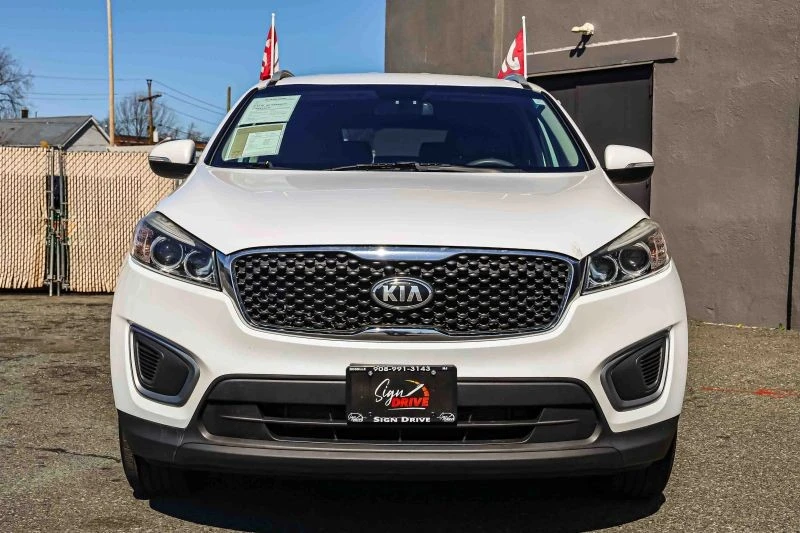 2017 Kia Sorento - Image 2 of 12