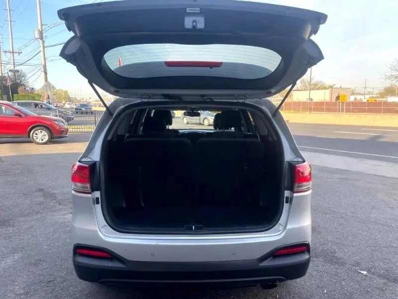 2017 Kia Sorento - Image 10 of 12