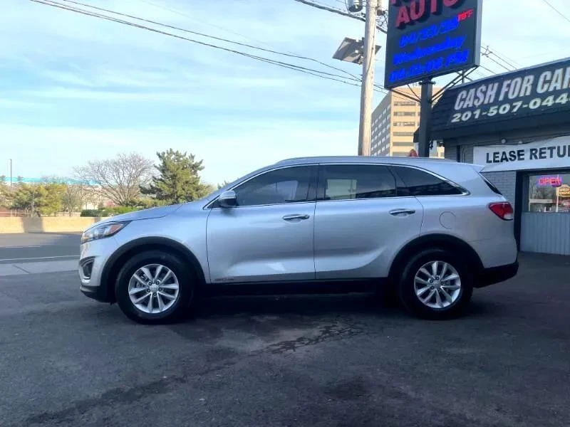 2017 Kia Sorento - Image 4 of 12
