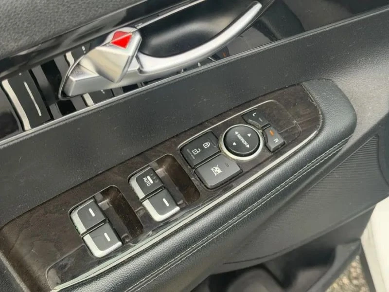 2017 Kia Sorento - Image 10 of 12