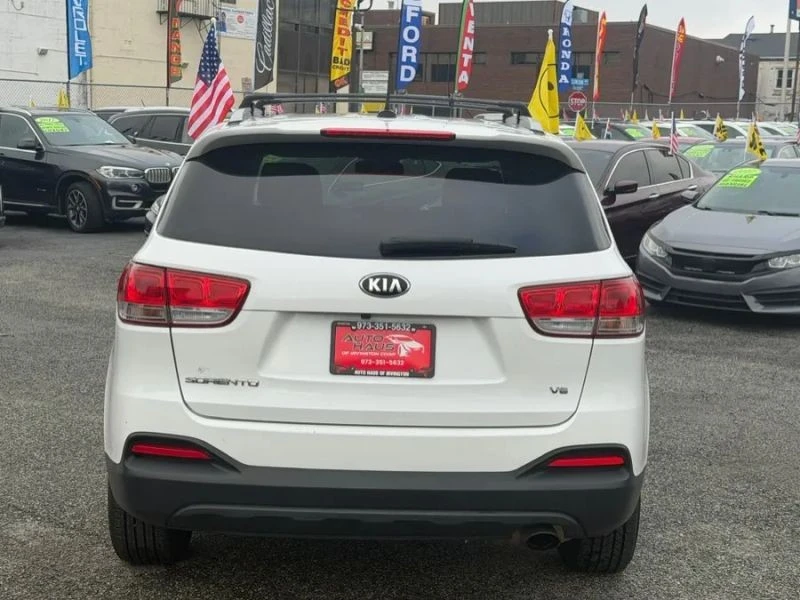 2017 Kia Sorento - Image 5 of 12