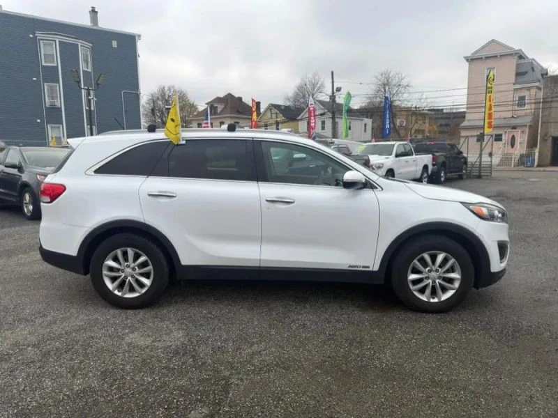 2017 Kia Sorento - Image 7 of 12